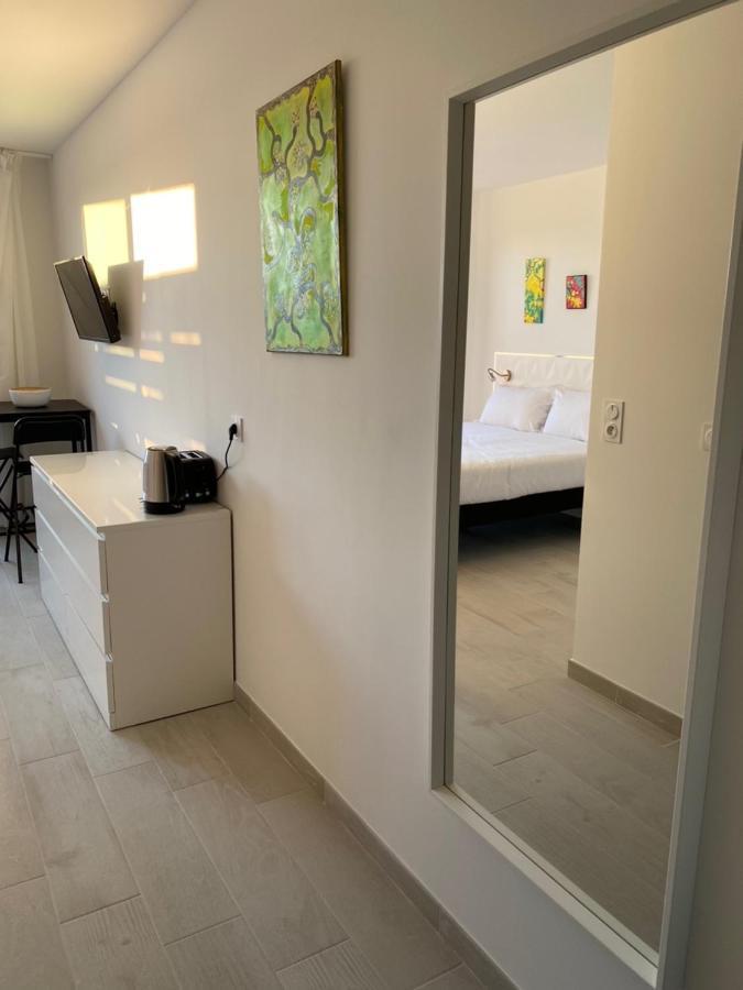 Les Jardins D'Athena Aparthotel เออกีส์ ภายนอก รูปภาพ